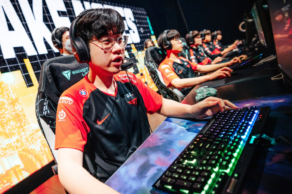 开云体育中国-KT碾压RNG，Keria拿下关键大龙激烈交锋2025世界赛，技惊四座的简单介绍