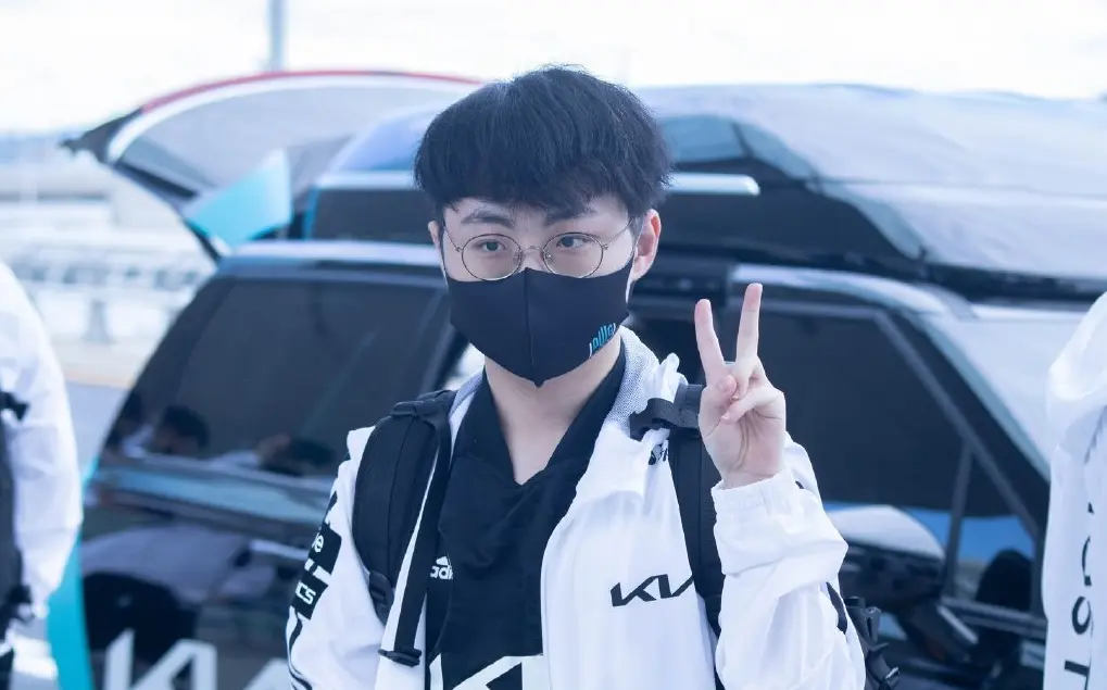 开云官网-100T血洗LGD，ShowMaker团战一打五激烈交锋全球总决赛，让粉丝疯狂欢呼的简单介绍