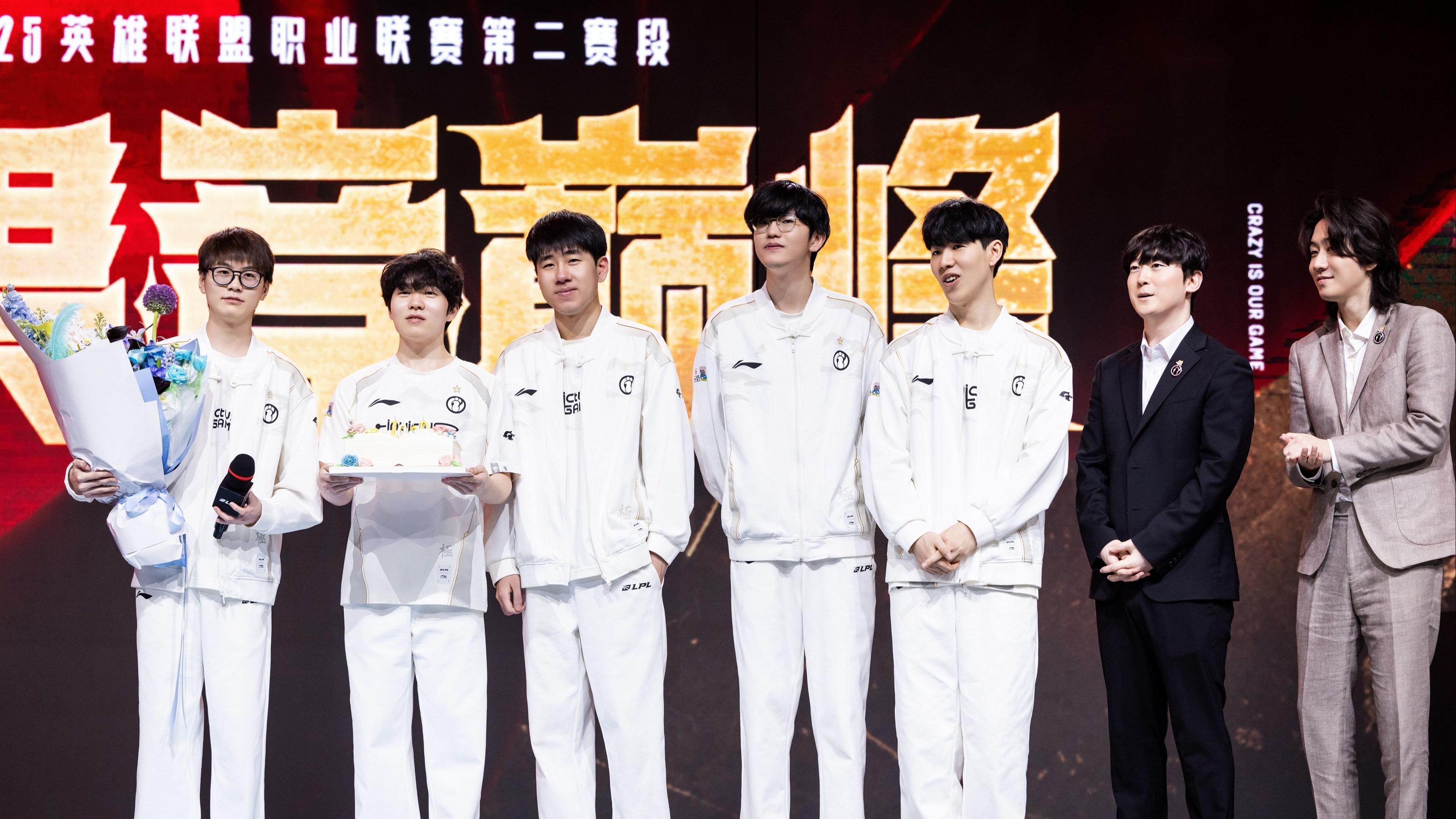 IG绝杀DK,Gumayusi团战一打五焦点之战2025世界赛,点燃全场激情 IG绝杀DK,Gumayusi团战一打五焦点之战2025世界赛,点燃全场激情