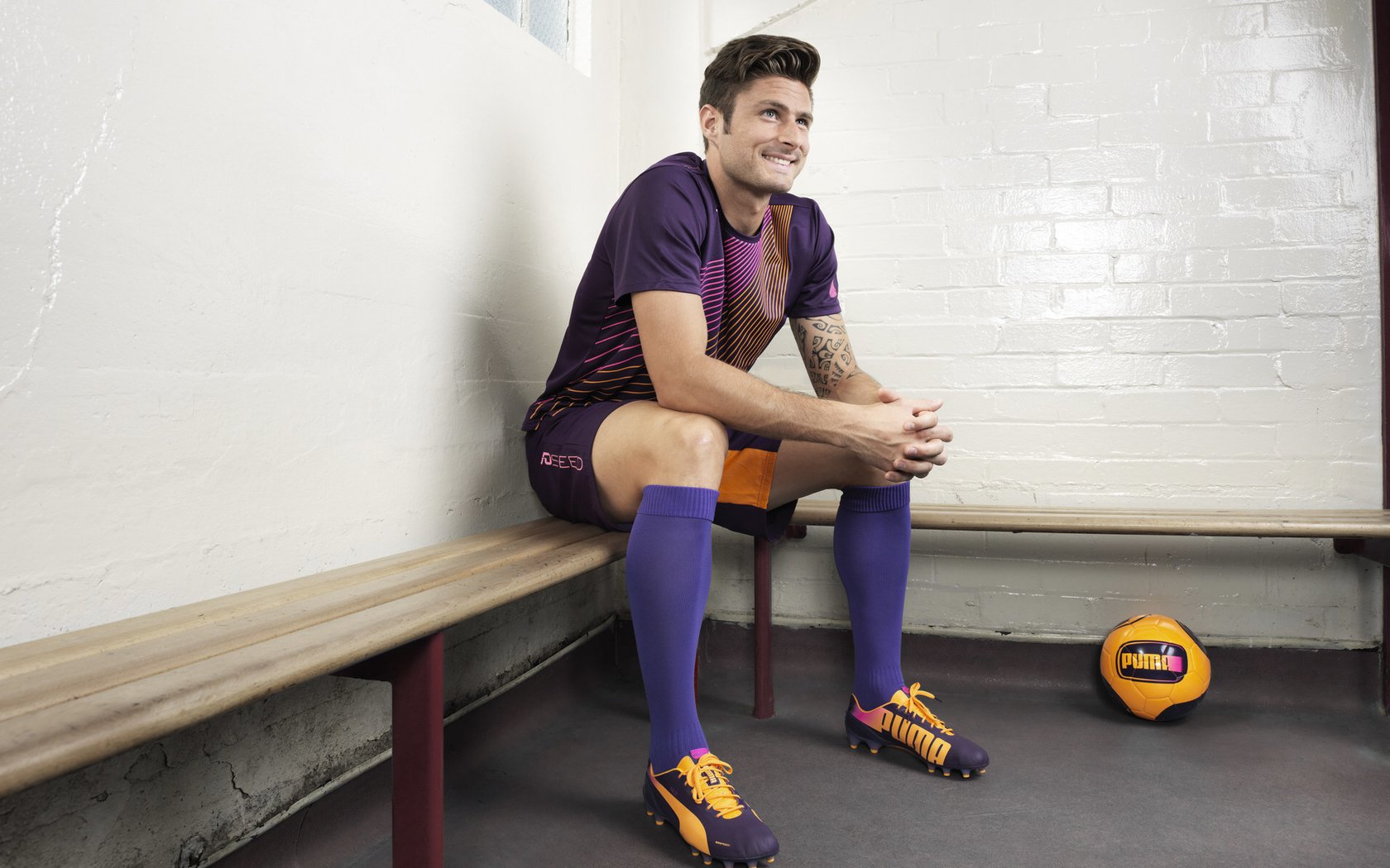 开云体育平台APP-揭幕战背后真正的杆位，当库尔图瓦的双眼，成为洞悉F1赛道的第三只眼