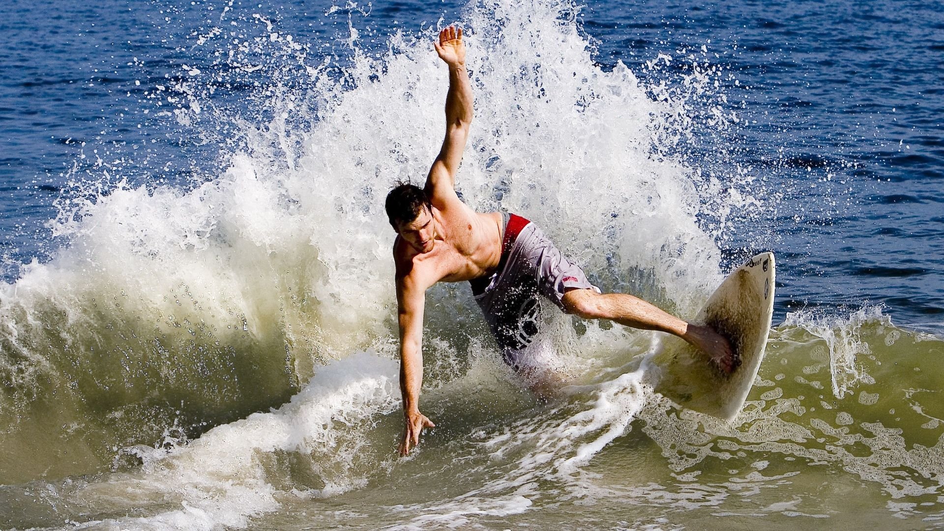 一剑封喉！拉文在年度焦点战接管比赛，篮网虎口拔牙力克太阳