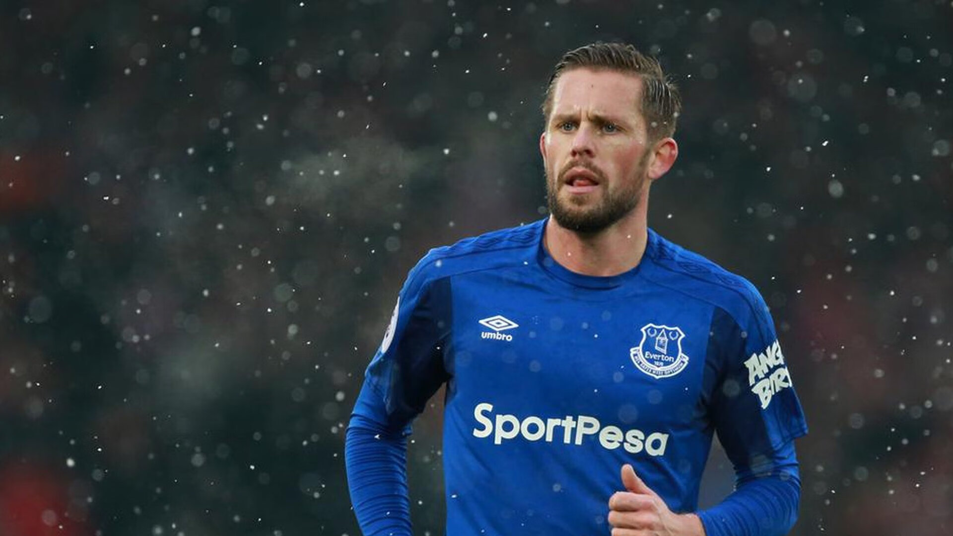 喀麦隆横扫红牛，萨拉赫绝命三分，当足球遇见篮球，热血从未分赛场